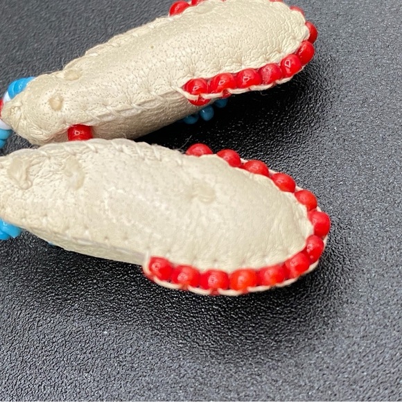 Handmade Native American Beaded Moccasin Brooch Pin - Real Leather - Picture 6 of 9